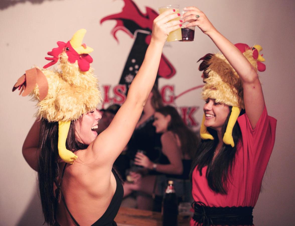 Rising Cock Party Hostel Lagos Eksteriør bilde